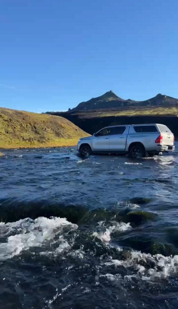 How to See Maelifell - Crossing Bláfjallafoss